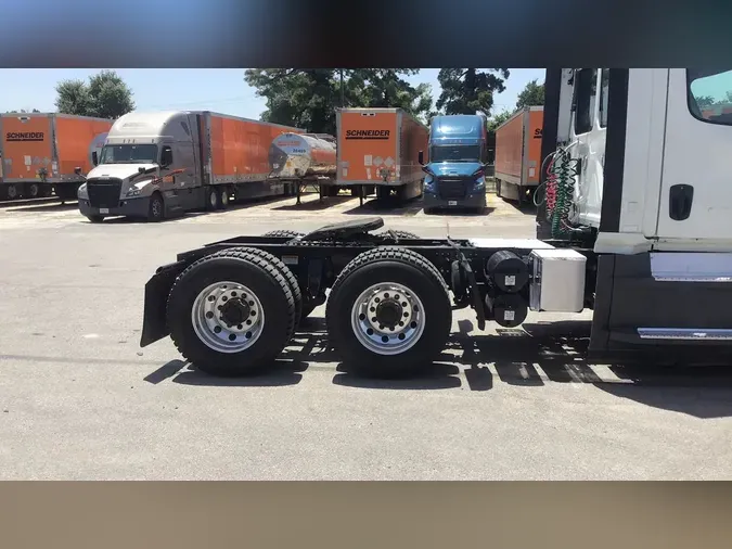 2019 Freightliner Cascadia 126