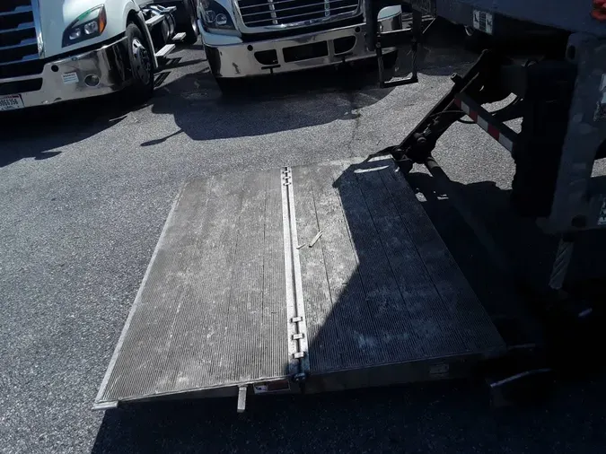 2016 FREIGHTLINER M2 106