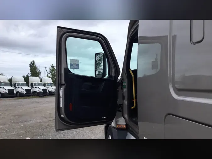 2023 Freightliner Cascadia 126