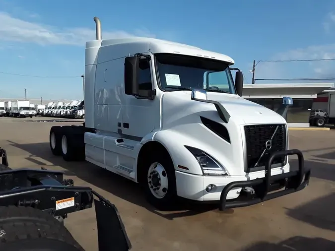 2020 VOLVO VNR64T-640
