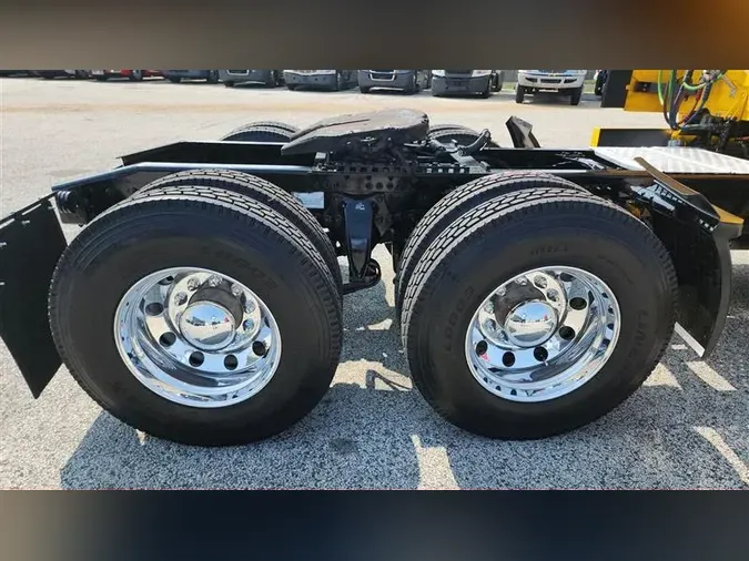 2020 FREIGHTLINER CA126