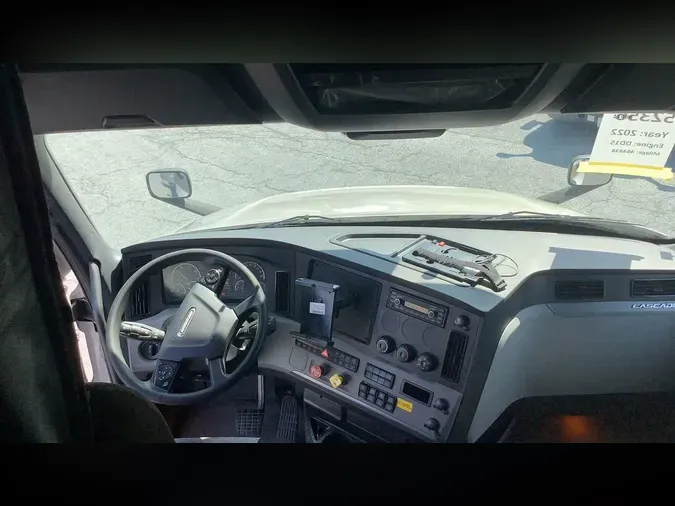2022 Freightliner Cascadia 126