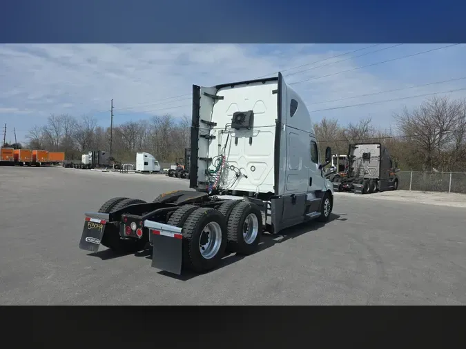 2022 Freightliner Cascadia 12606665de74a2be02c8ad5fca671d0b37a