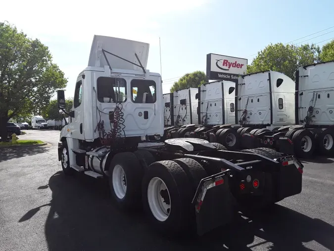 2016 FREIGHTLINER/MERCEDES CASCADIA 125