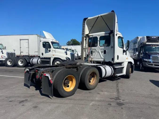 2016 FREIGHTLINER/MERCEDES CASCADIA 125