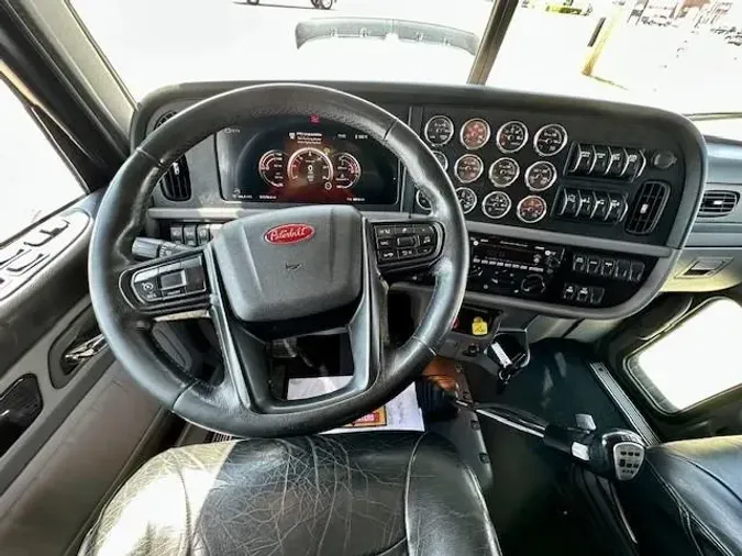 2023 Peterbilt 389
