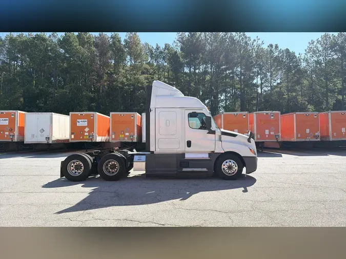 2022 Freightliner Cascadia 1260669c693461da4532b1659aa00d46d00
