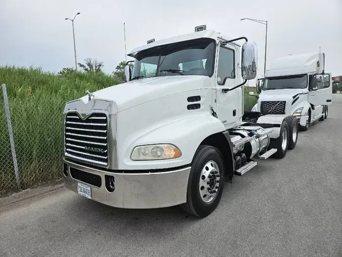 2016 MACK CXU613