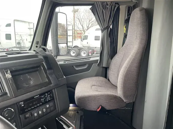 2021 VOLVO VNL760