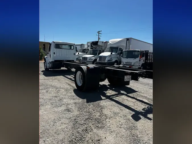 2018 FREIGHTLINER M2 106