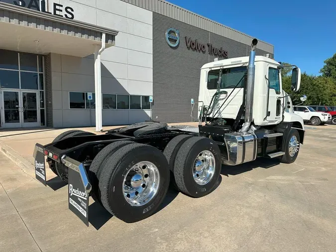 2018 MACK CXU613