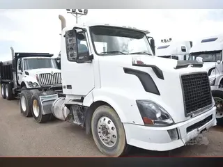 2009 VOLVO VNL64T300