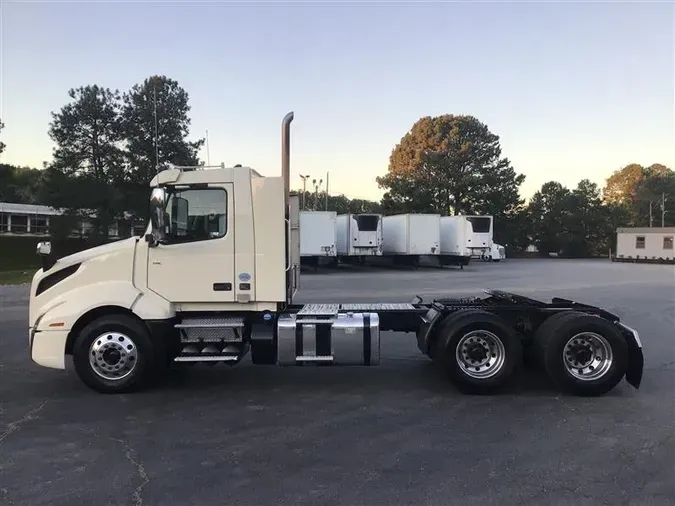 2020 VOLVO VNL300