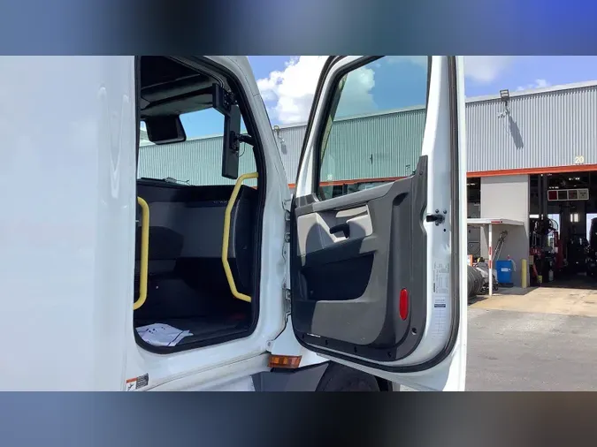 2022 Freightliner Cascadia 126