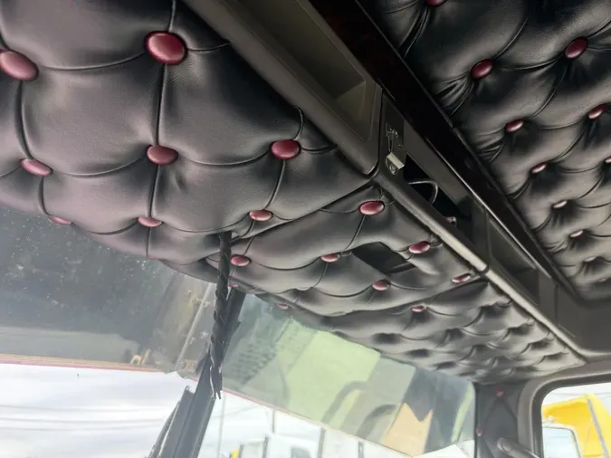 2024 Kenworth W900067f8da9bb0caf287e240730bb2cc85e