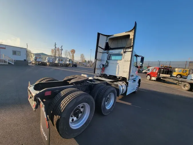 2017 VOLVO VNL64TRACTOR