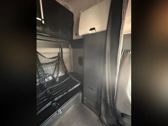 2022 FREIGHTLINER Cascadia 126