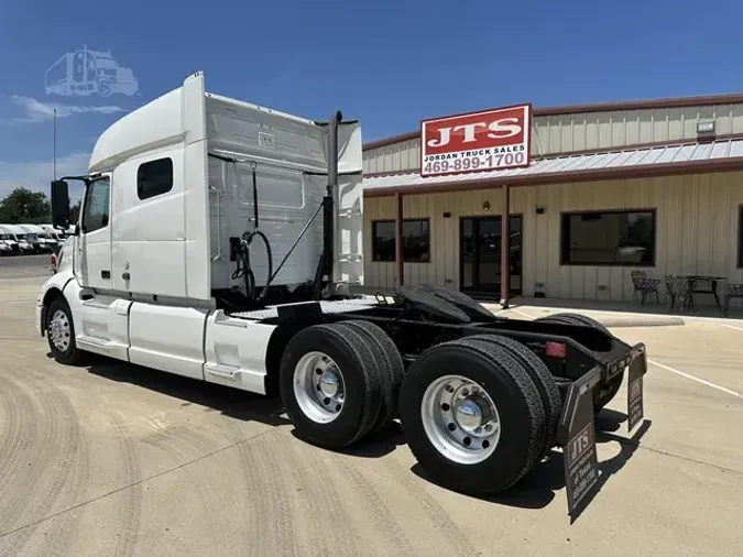 2021 VOLVO VNL64T740