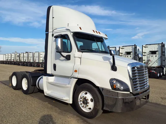 2016 FREIGHTLINER/MERCEDES CASCADIA 125