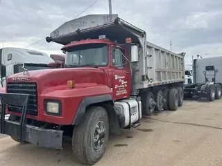 1996 MACK RD690S