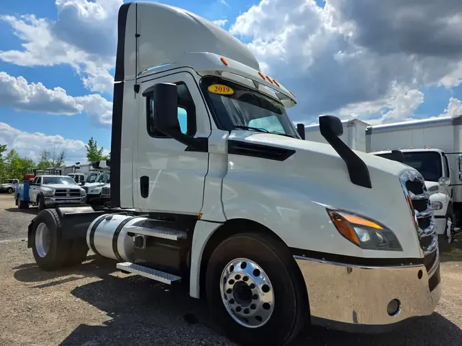 2019 FREIGHTLINER NEW CASCADIA 126