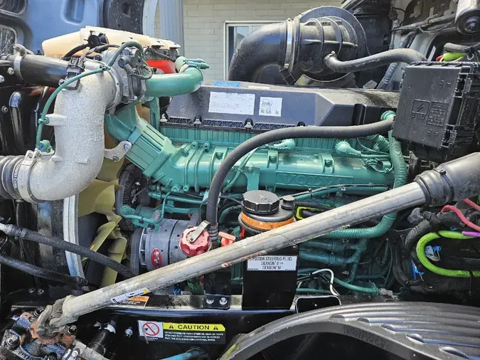 2024 VOLVO VNL64T760