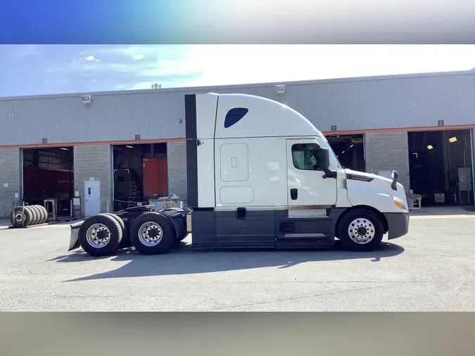 2021 Freightliner Cascadia 126