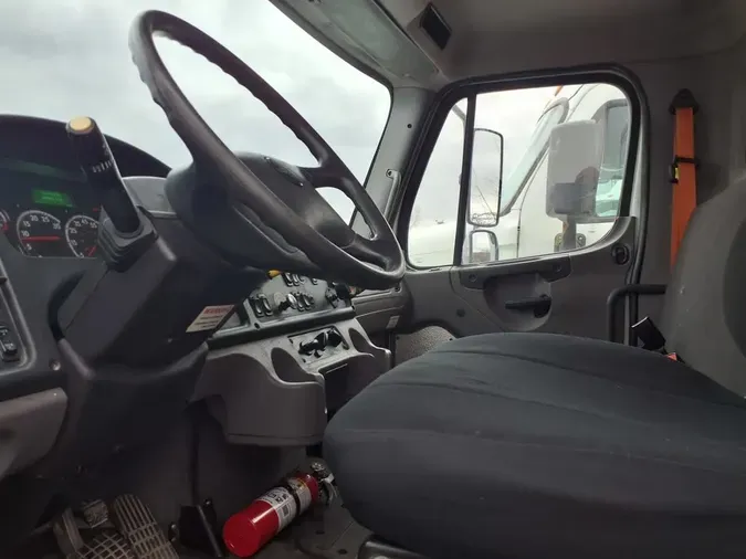 2019 FREIGHTLINER/MERCEDES M2 106