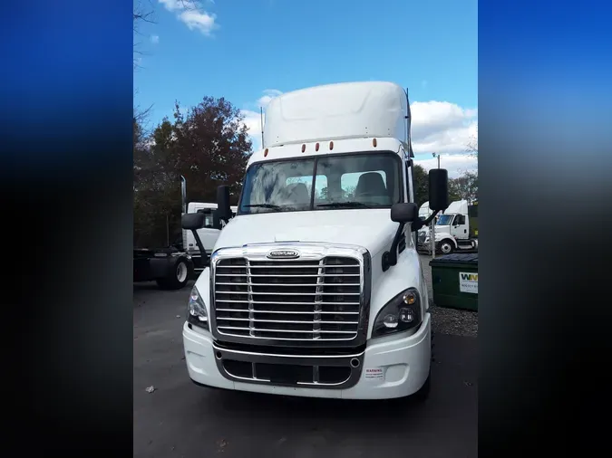 2018 FREIGHTLINER/MERCEDES CASCADIA 113