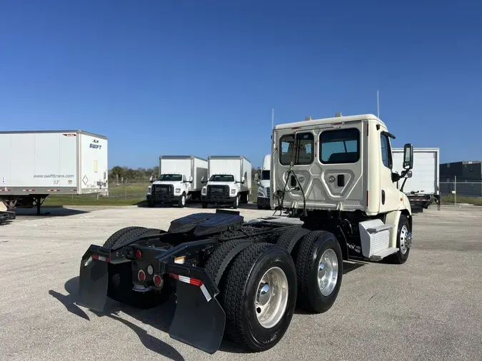 2015 FREIGHTLINER CASCADIA 113