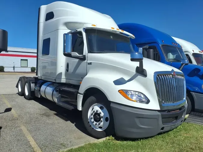 2019 NAVISTAR INTERNATIONAL LT625 SLPR CAB