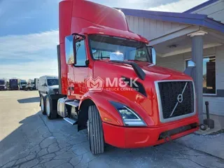 2019 VOLVO VNR64T300