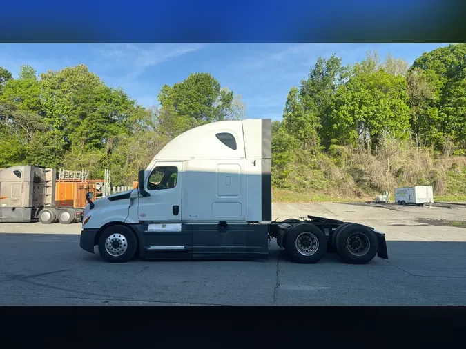 2022 Freightliner Cascadia 12606a9d70a60663916924dd628d7ffa815