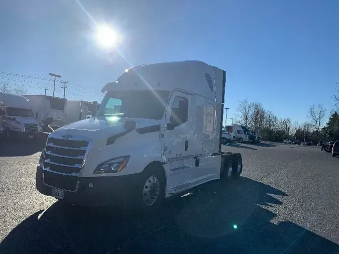 2019 Freightliner T12664ST