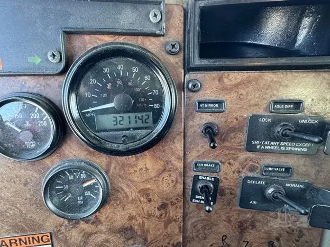 2004 PETERBILT 33006b63442a9947d35d4ea5027651caf43