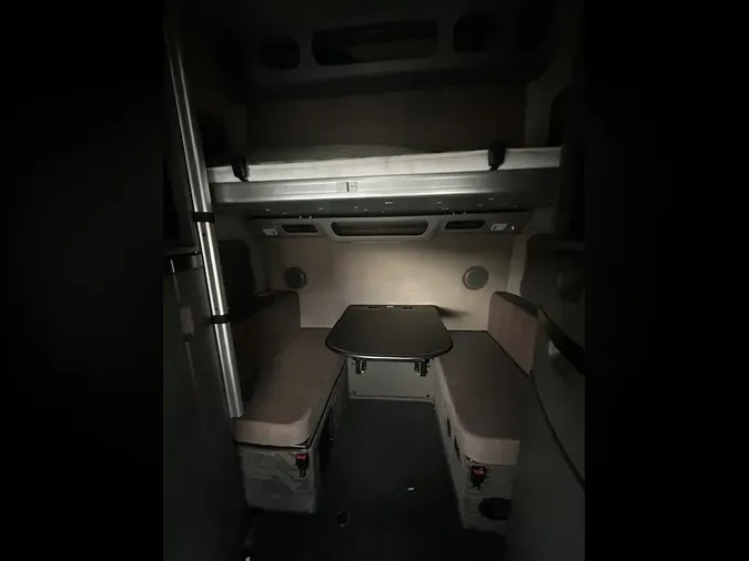 2022 VOLVO VNL64T860