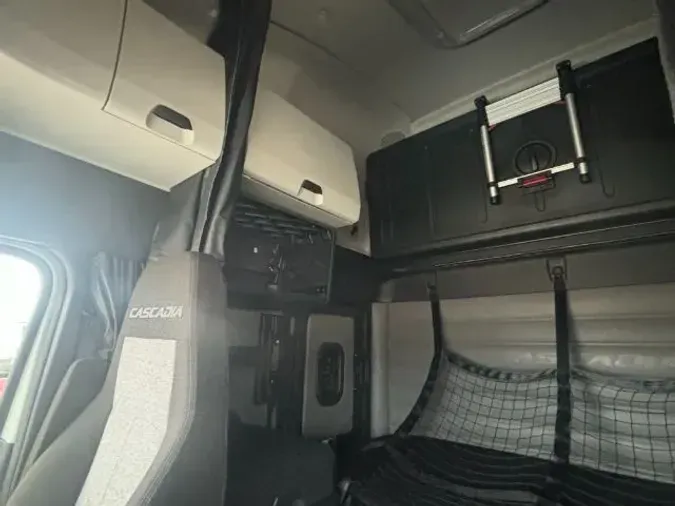 2022 Freightliner Cascadia 126