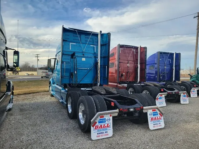 2021 VOLVO VNL64T740