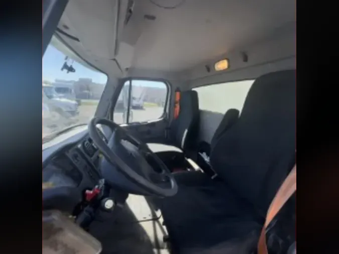 2019 FREIGHTLINER M2 106
