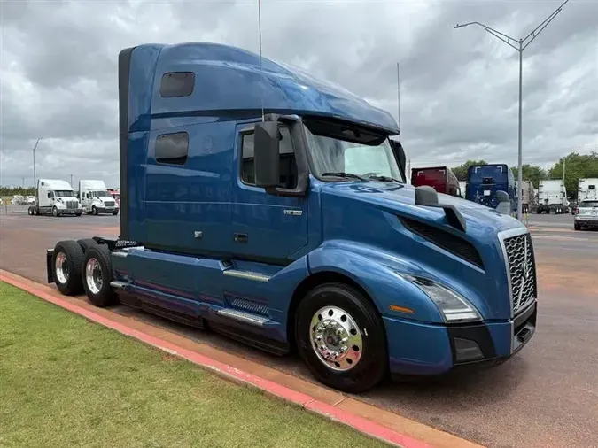 2021 VOLVO VNL760