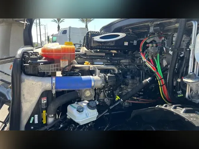 2021 FREIGHTLINER CA126