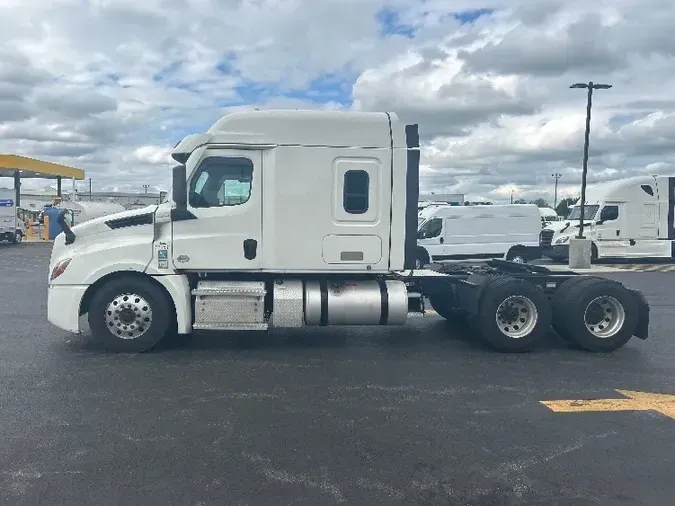 2021 FREIGHTLINER CA126