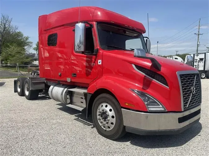 2021 VOLVO VNL740