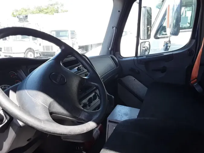 2018 FREIGHTLINER M2 106