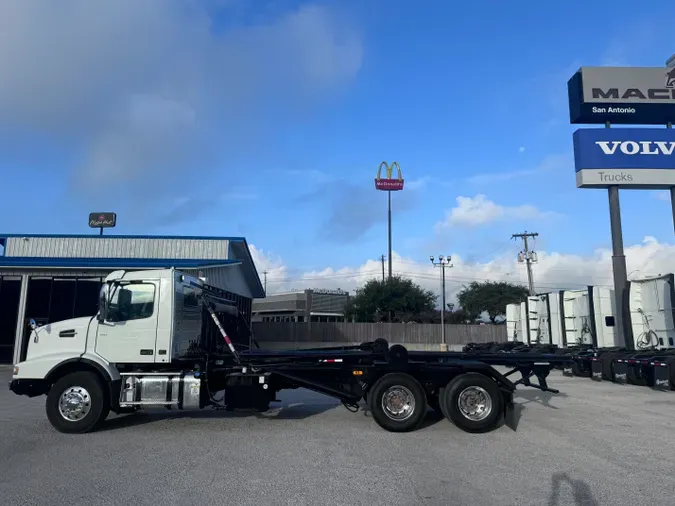 2019 VOLVO VHD ROLL OFF