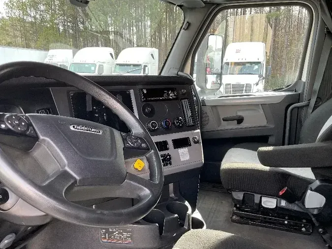 2018 Freightliner T12664ST