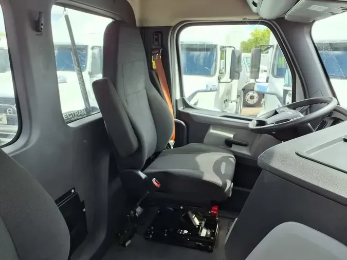 2019 FREIGHTLINER NEW CASCADIA 116