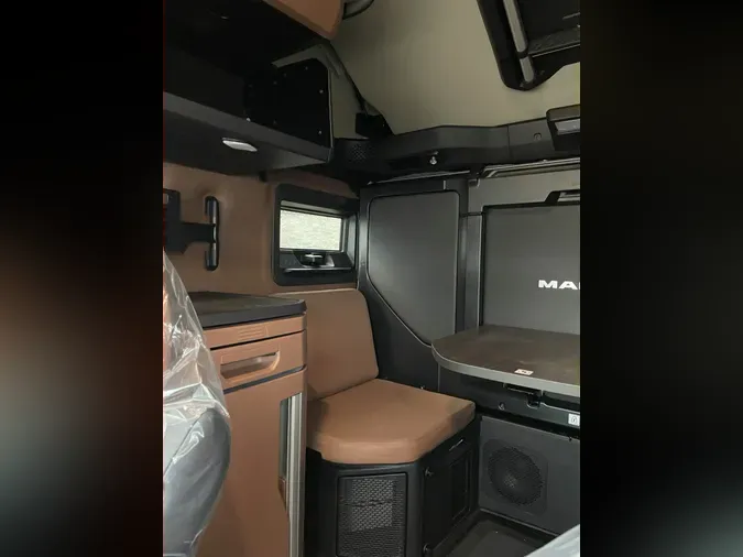 2026 MACK Pioneer 76" High Roof