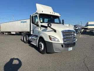 2018 FREIGHTLINER T12664ST