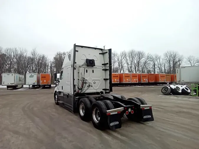 2021 Freightliner Cascadia 126